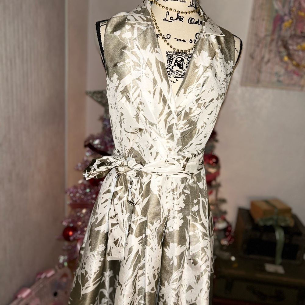 Jessica Howard - Picture 5 of 8